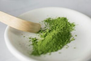 matcha japonés ceremonial y chahsaku de bambu